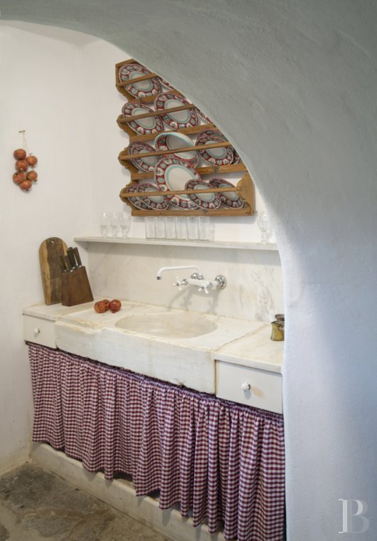 À Tinos, dans les Cyclades, une maison du 17e siècle tout de blanc vêtue - photo  n°9